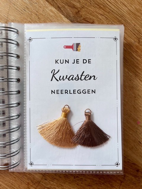 Bonboekje voor als je kind of goede vriend gaat verhuizen. Een printbaar bestand, wat je zelf kunt uitprinten en in een insteek fotomapje doet samen met cadeaubonnen. Het bestand is bewerkbaar in Canva om te personaliseren.
