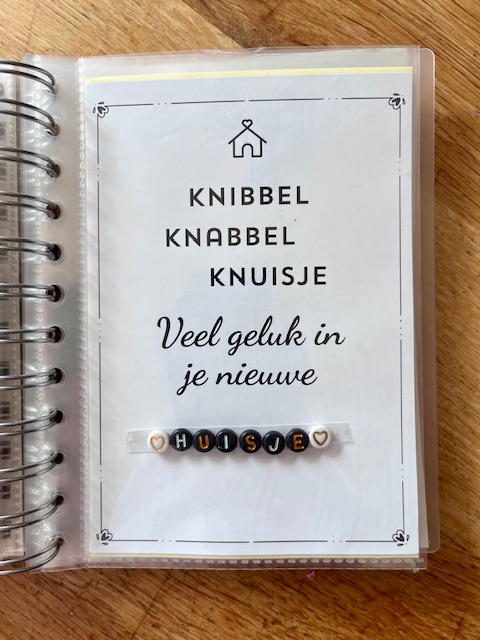 Bonboekje voor als je kind of goede vriend gaat verhuizen. Een printbaar bestand, wat je zelf kunt uitprinten en in een insteek fotomapje doet samen met cadeaubonnen. Het bestand is bewerkbaar in Canva om te personaliseren.