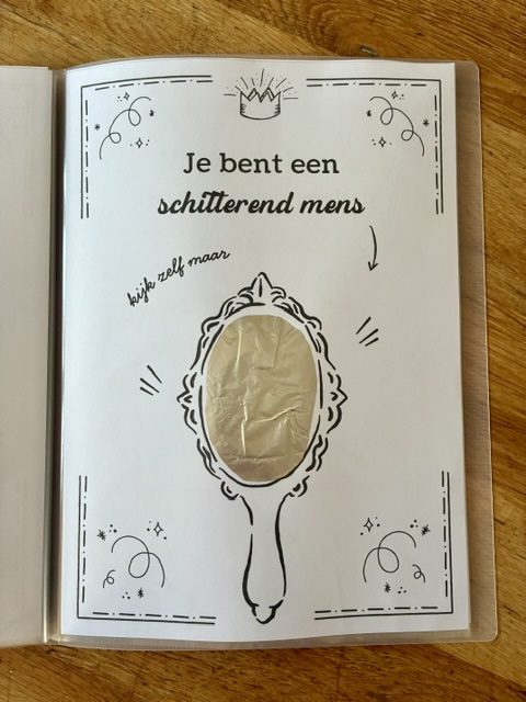 Geldboek Verjaardag is een origineel en onvergetelijk cadeau! Met leuke teksten, mini cadeautjes met zinspelingen én geld! Het is een digitale download voor A4 formaat, je ontvangt een Pdf bestand en een Canva link. Deze laatste kun je in Canva personaliseren.